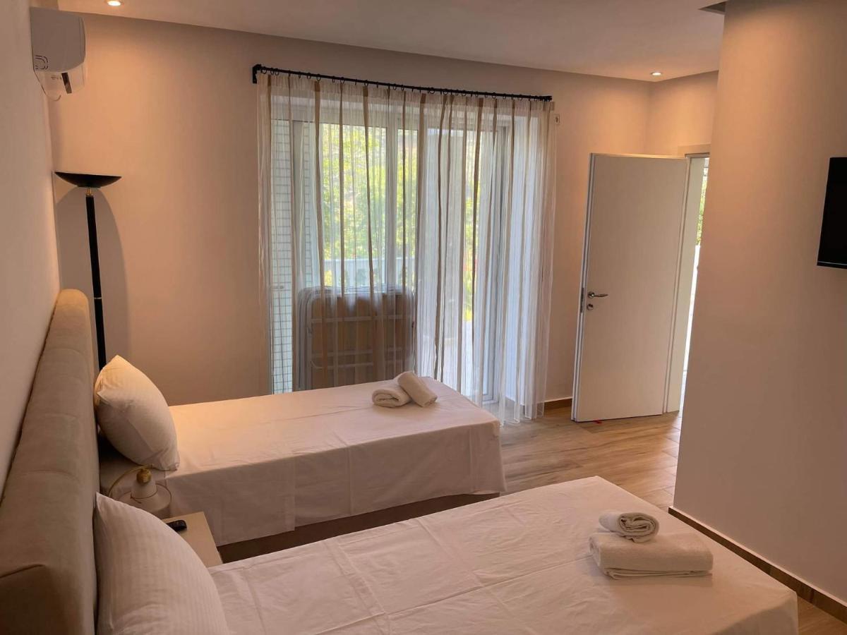 Helen Apartments Lukovë Екстериор снимка