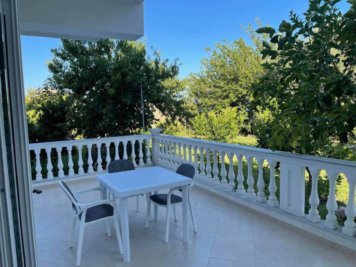Helen Apartments Lukovë Екстериор снимка