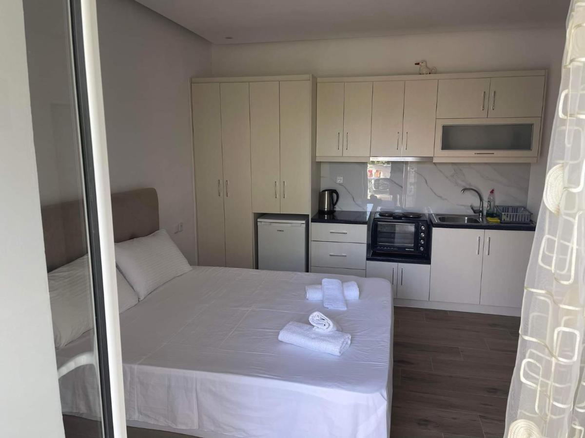 Helen Apartments Lukovë Екстериор снимка