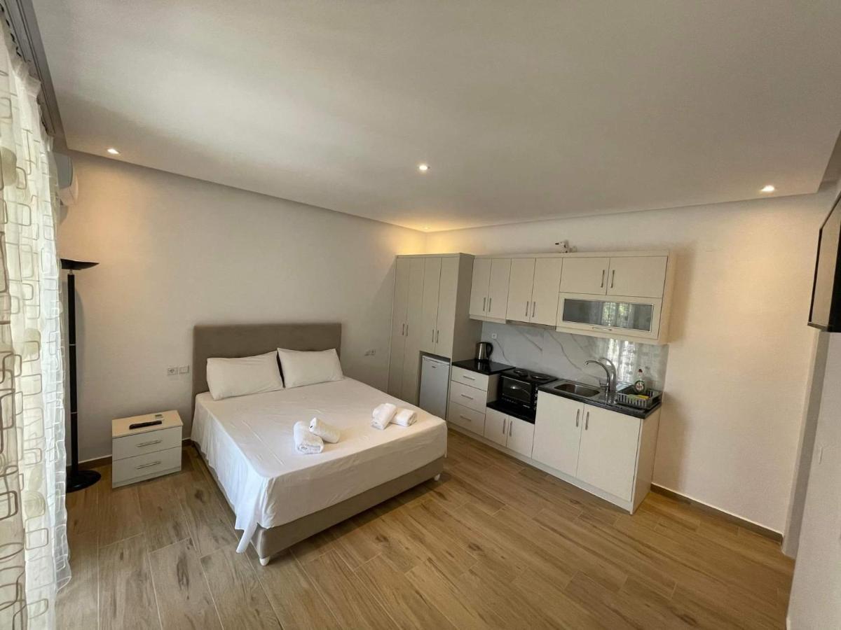 Helen Apartments Lukovë Екстериор снимка