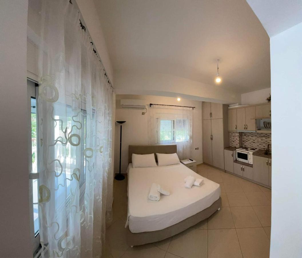 Helen Apartments Lukovë Екстериор снимка