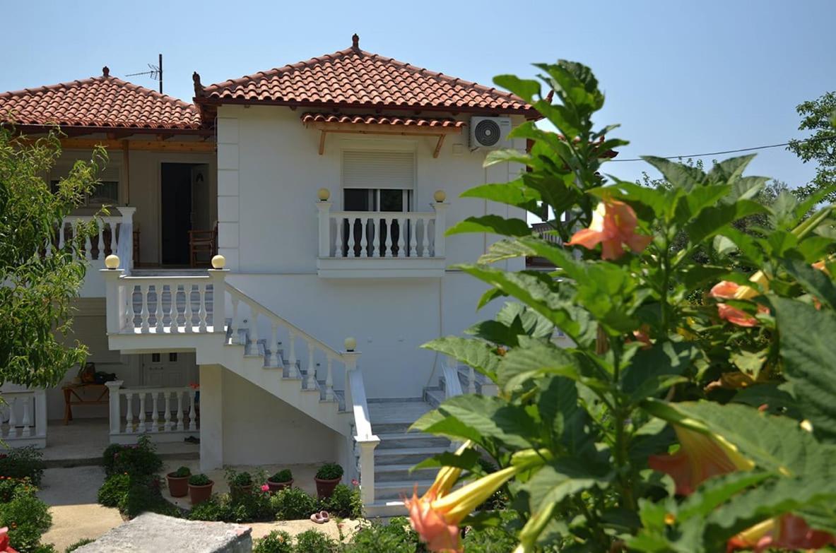 Helen Apartments Lukovë Екстериор снимка