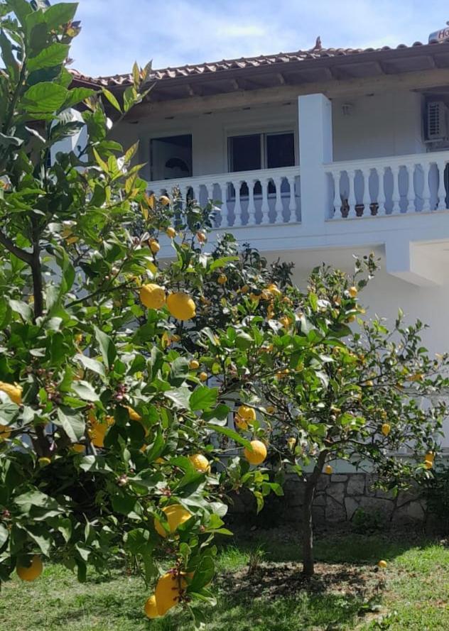Helen Apartments Lukovë Екстериор снимка