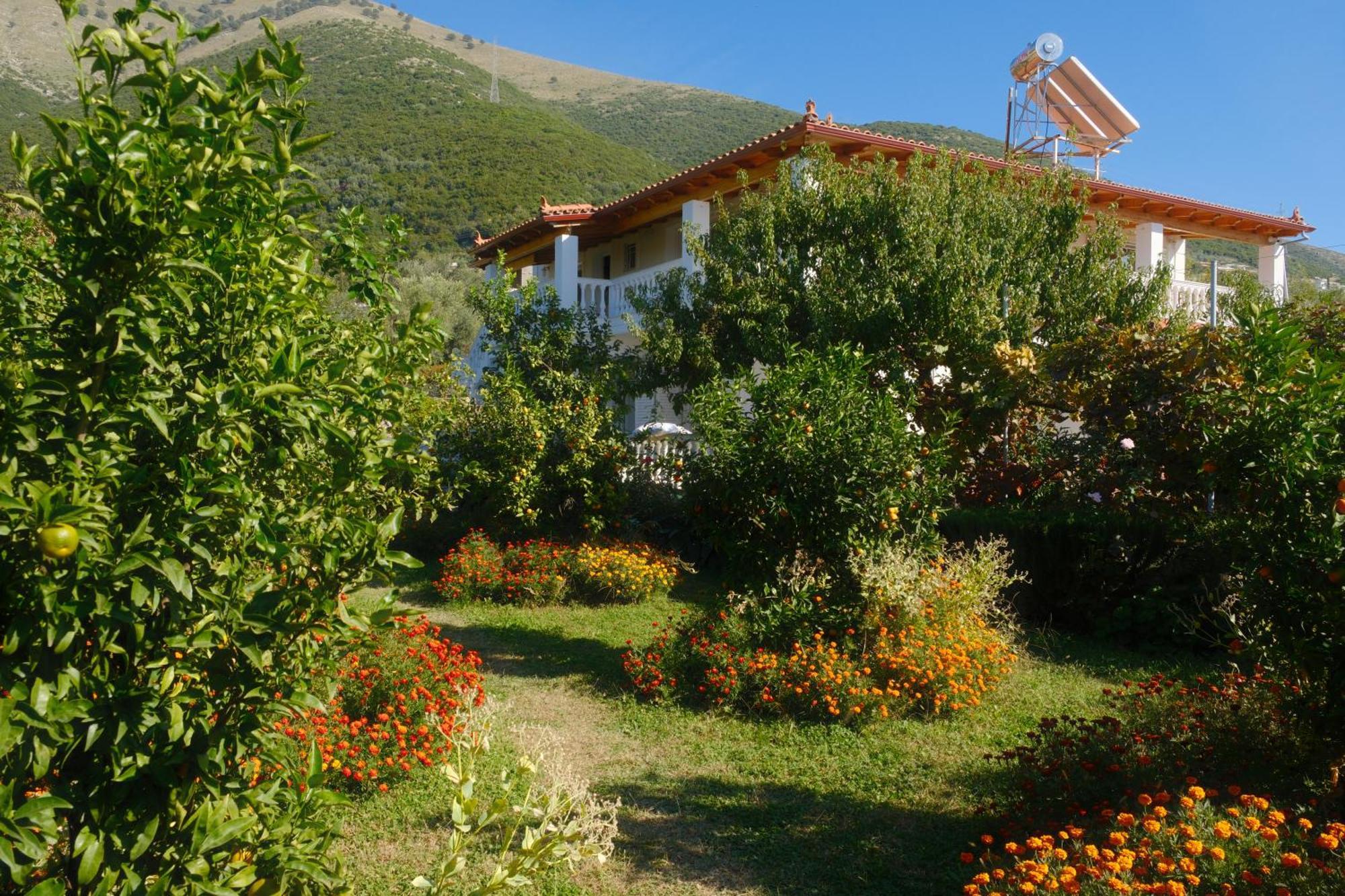 Helen Apartments Lukovë Екстериор снимка